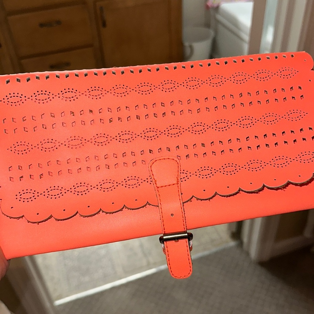 AE laser cut clutch